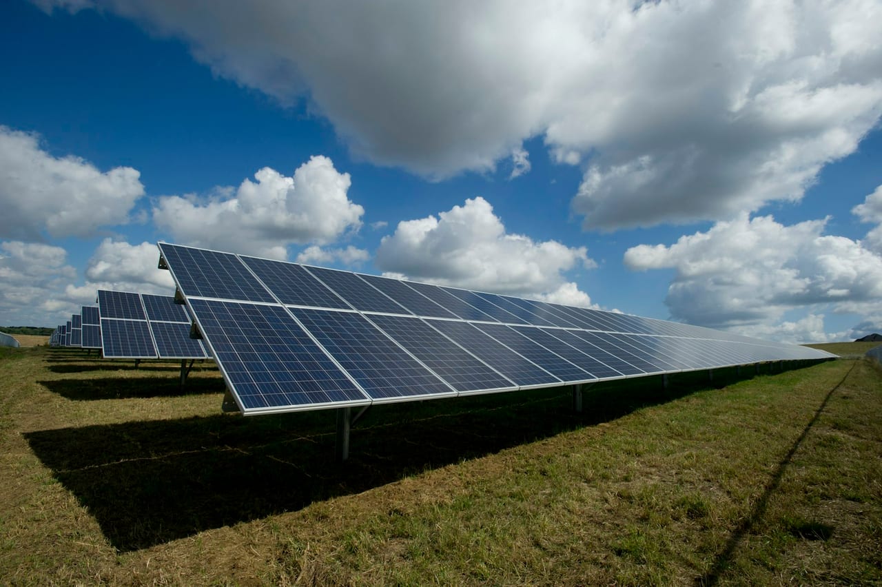 Photovoltaik-Anlage auf einem Dach in Österreich